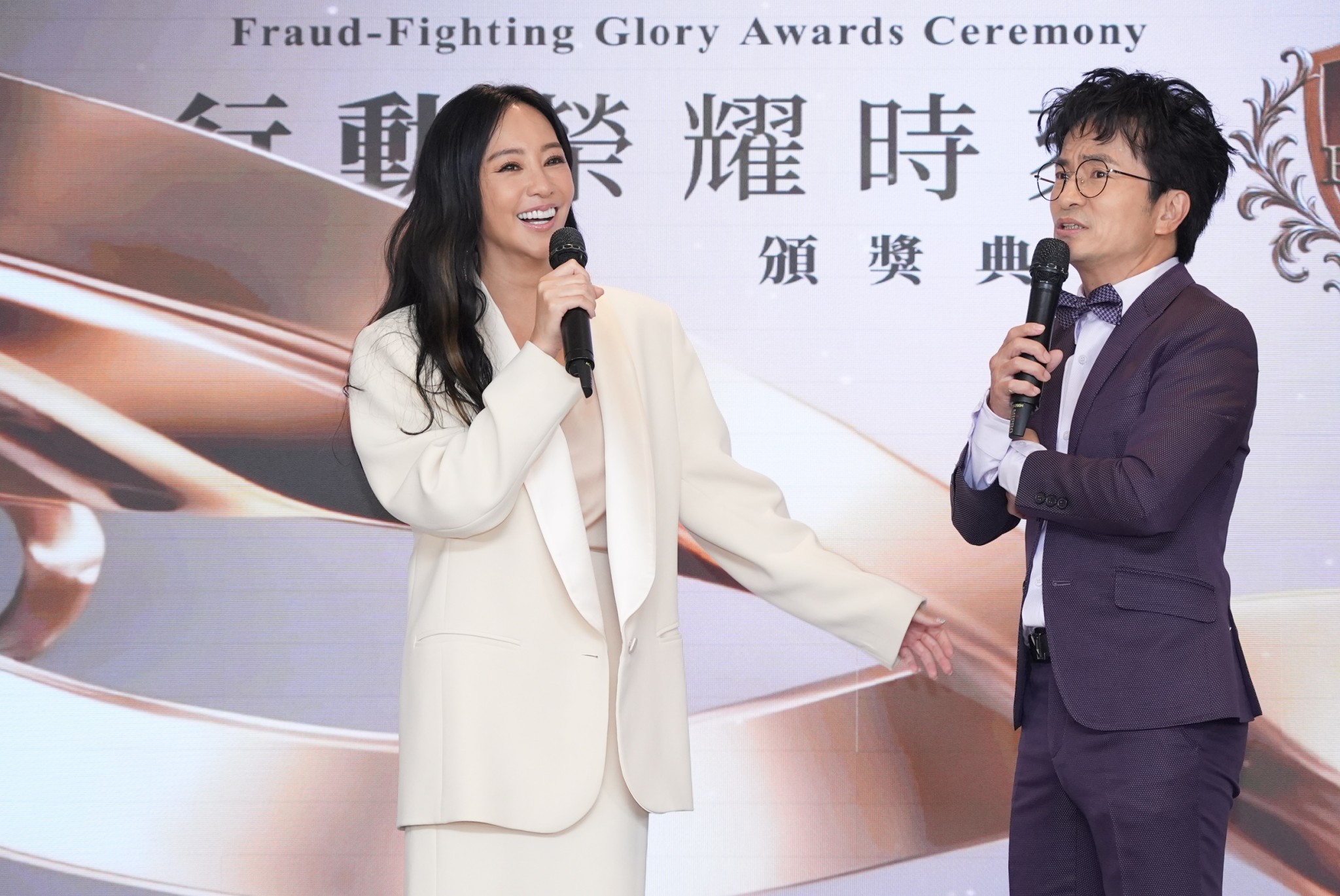 唐從聖主持「打詐行動 榮耀時刻」頒獎典禮。（圖／記者陳明中攝）