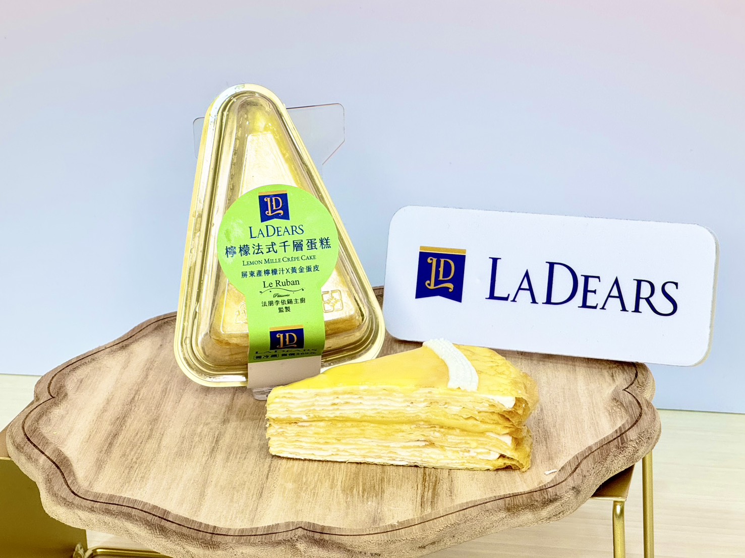 LADEARS檸檬法式千層蛋糕由法朋烘焙甜點坊李依錫主廚監製。（圖／7-ELEVEN提供）