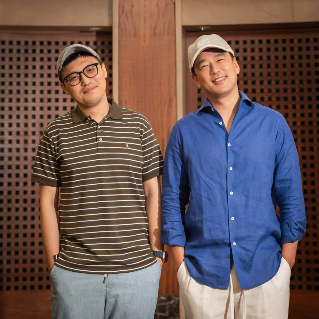 王耀慶（右）推薦導演吃台灣酒家菜。（圖／兩岸影展提供）