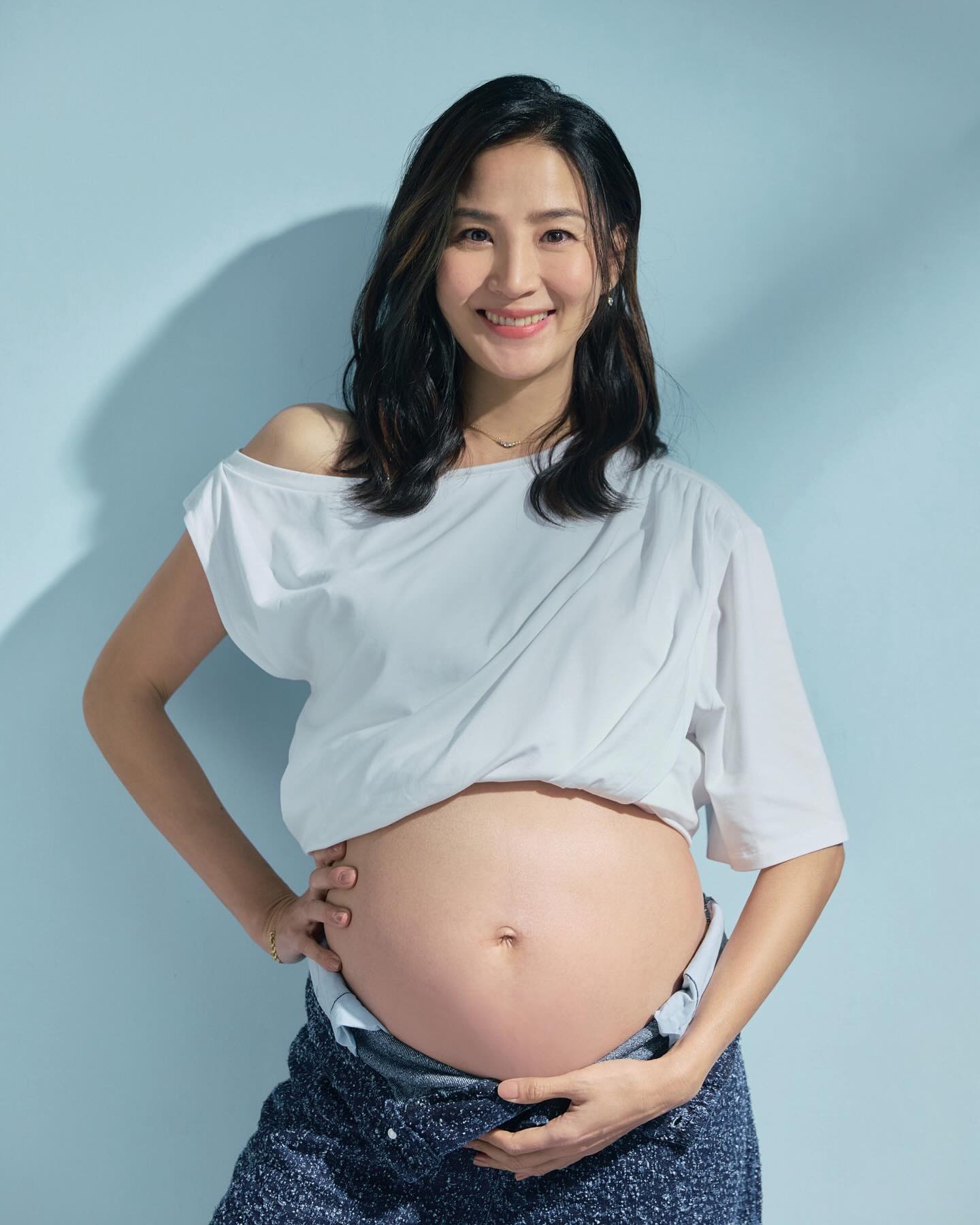 47歲洪小鈴和張天霖去年底宣布結婚、懷孕雙喜。（圖／翻攝自臉書）