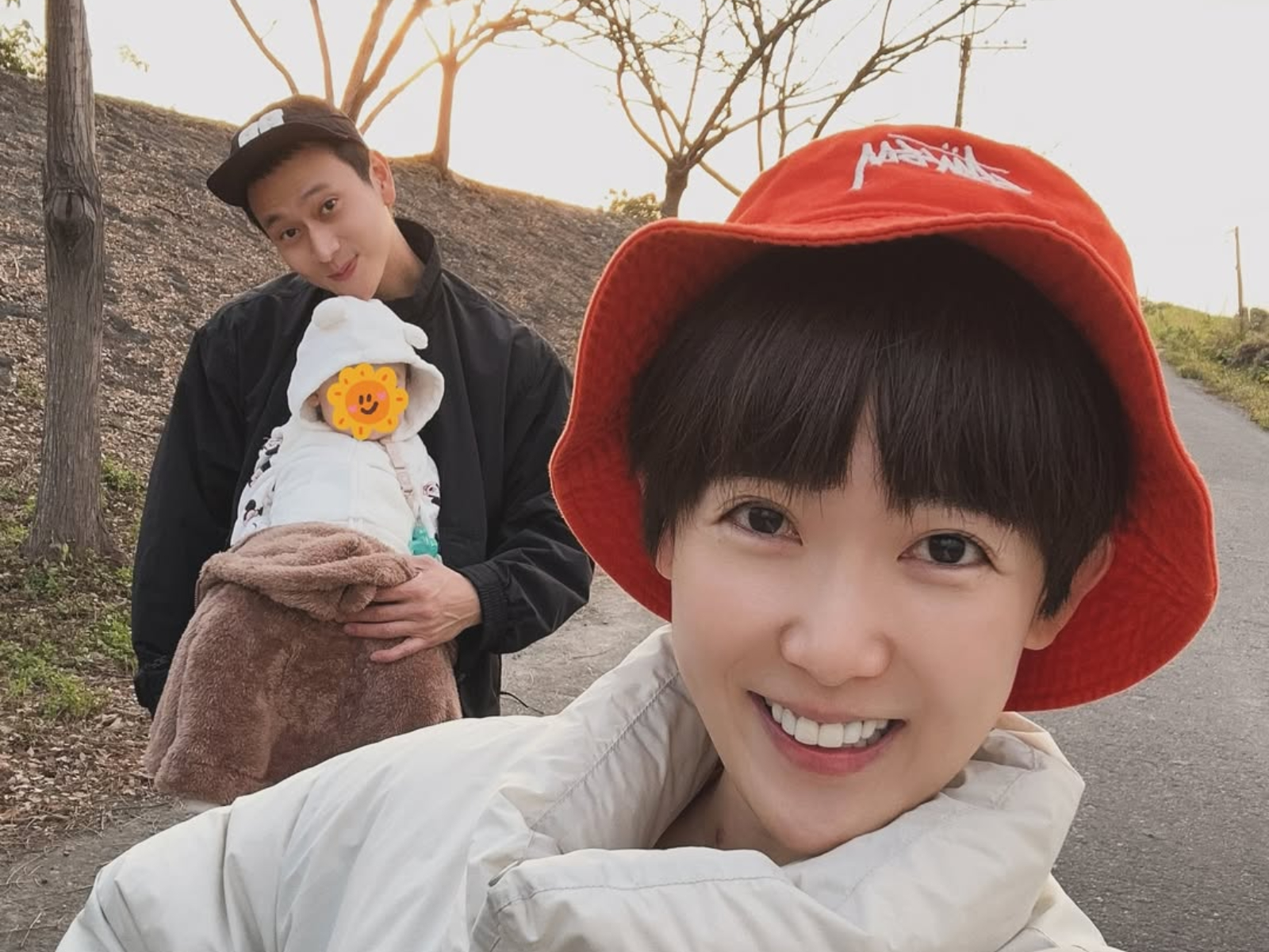 劉冠廷（左）比較得兒子寵愛，孫可芳慘被叫哥哥。（圖／翻攝孫可芳IG）