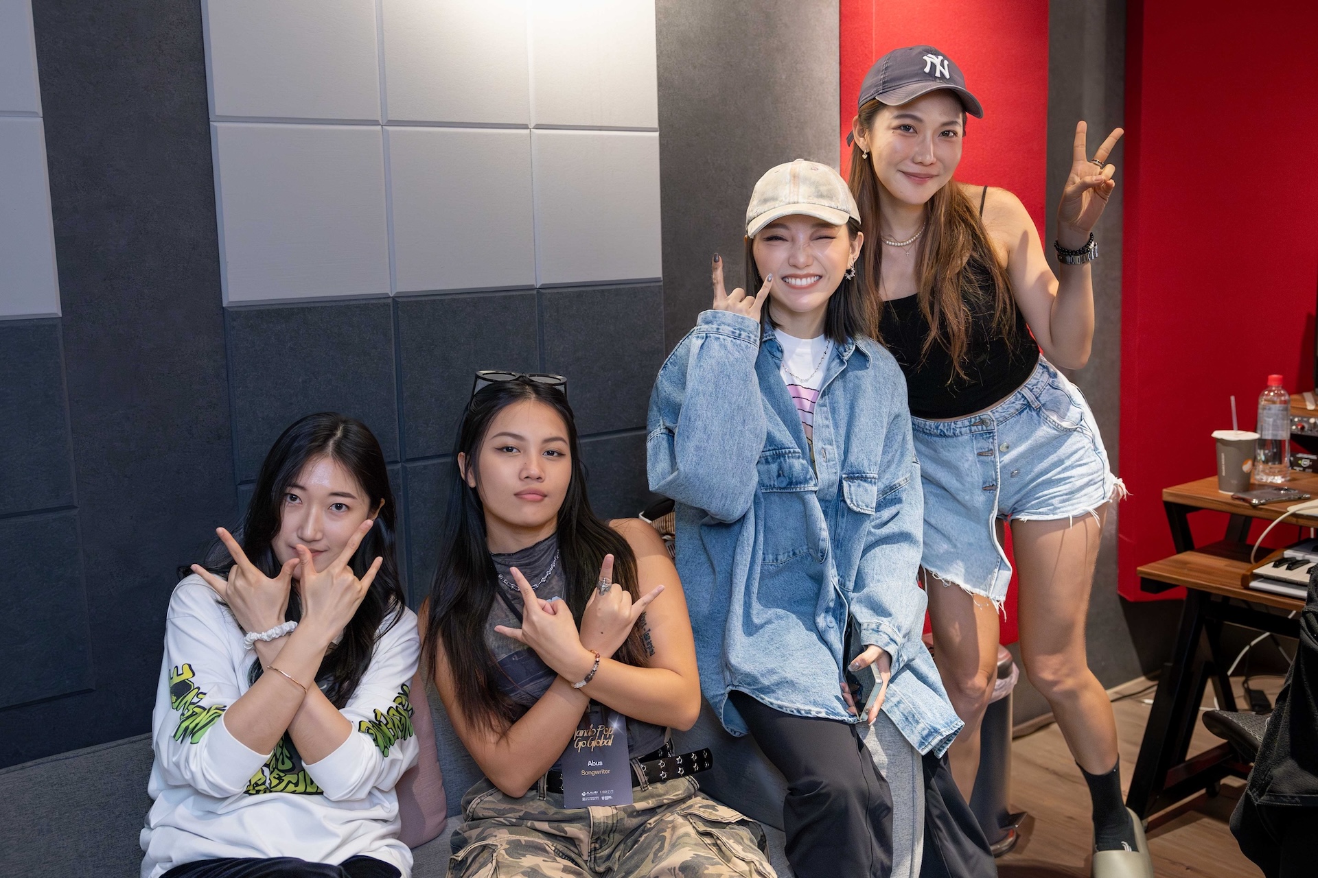Sarah.J（左起）、阿布絲、閻奕格、李宜玲組「女力隊」。（圖／文策院WCM提供）