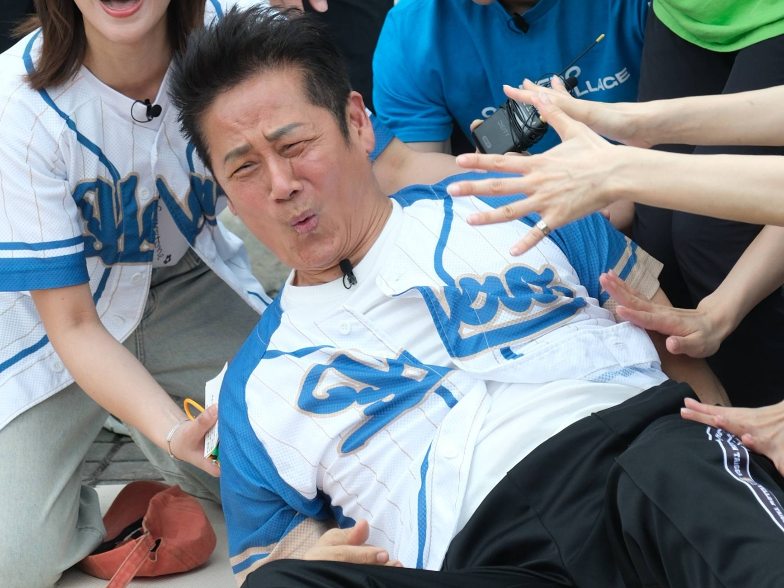徐乃麟踢到鐵板賭輸5萬！被慘摔在地痛到五官扭曲