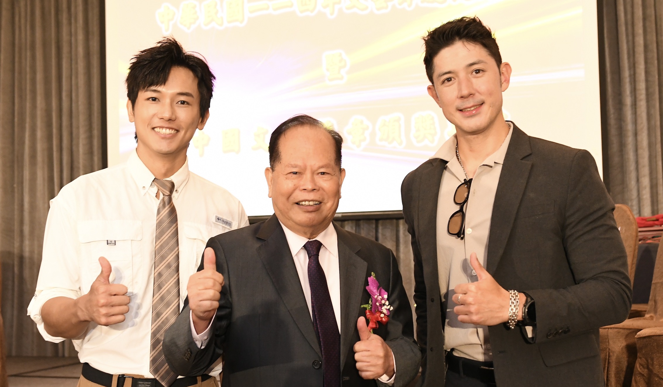 博士林暉（中）與Linking368 Taiwan 主持人文威登（左）、田舞（圖／中國文藝協會提供）