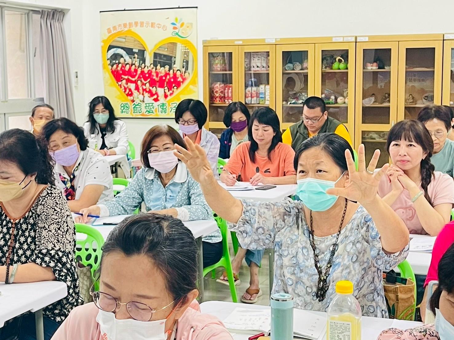 114年度臺南市樂齡講師回流培訓，學員回應熱烈。（圖／臺南市政府提供）