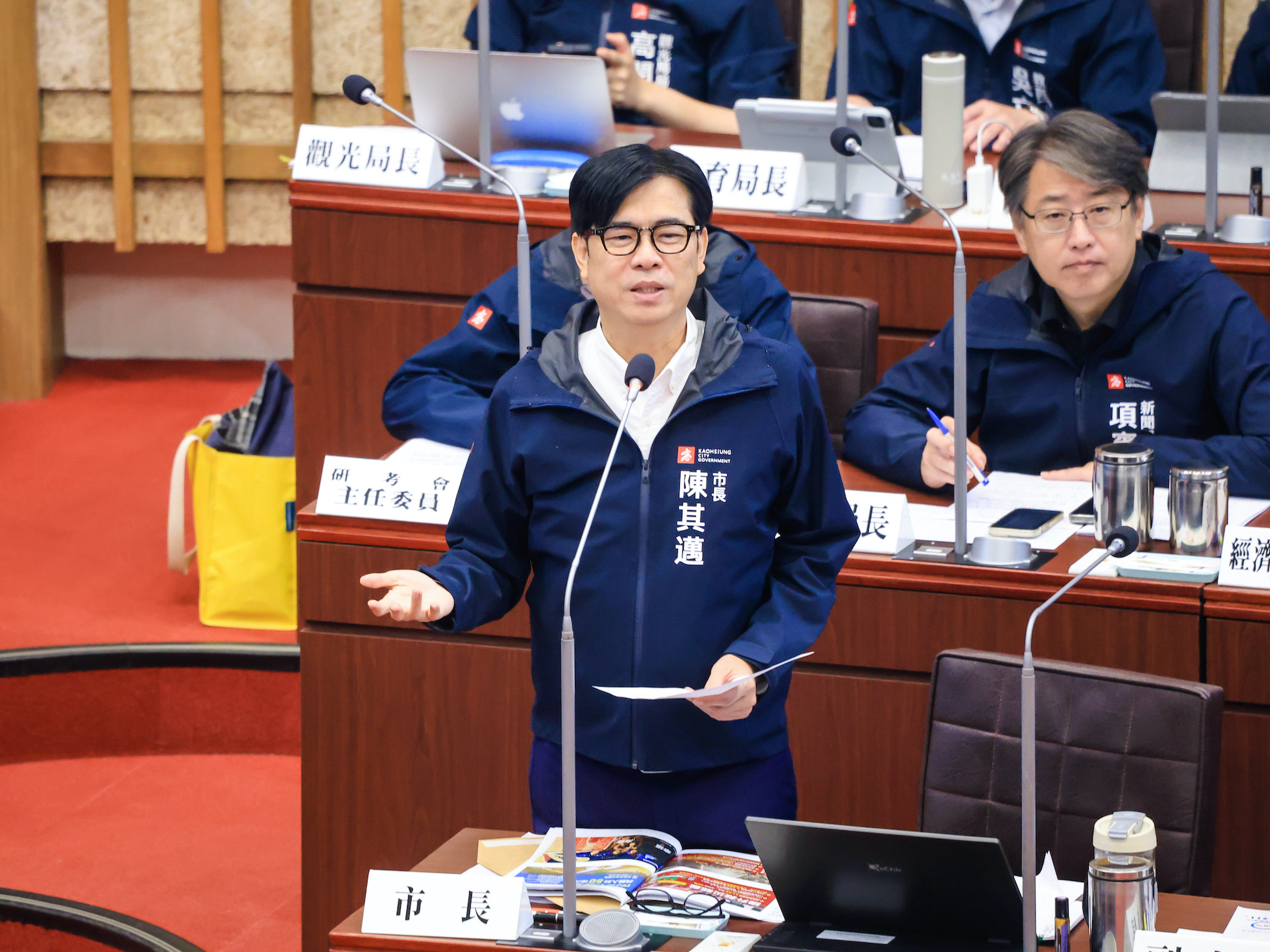 高雄市長陳其邁於議會答詢。（圖／高雄市政府提供）