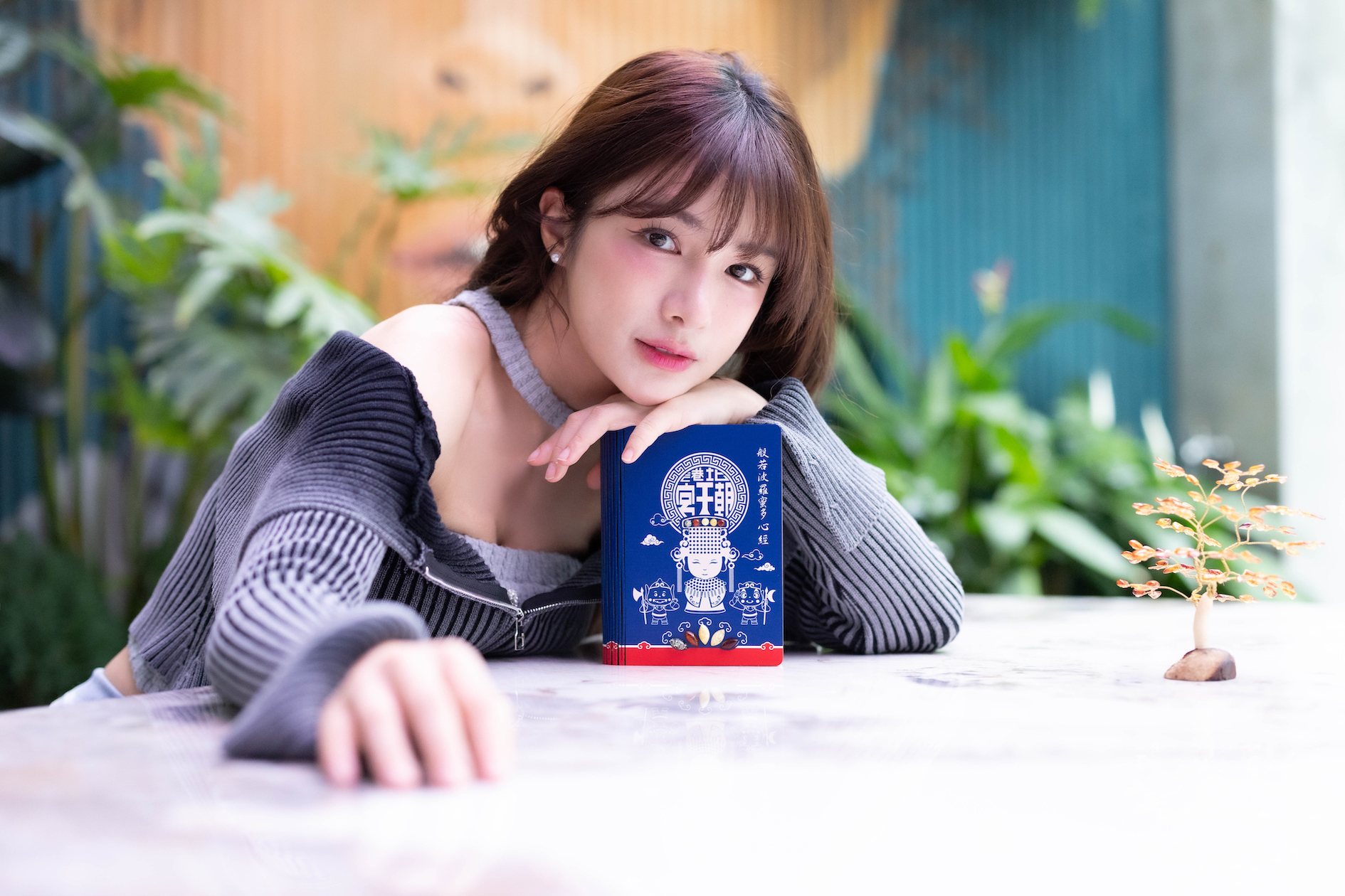 林岱縈拿到心經燈書當晚就夢到笑不停喜夢，好事馬上到。（圖／鏡藝宏海提供）