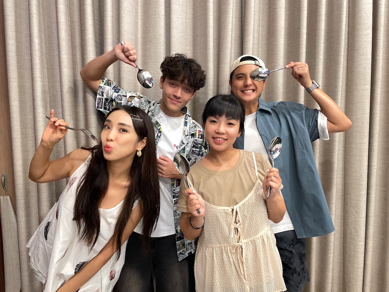 Dylan（左起）、曾子余、梁舒涵、萁萁吃遍美食。（圖／寬寬整合行銷提供）