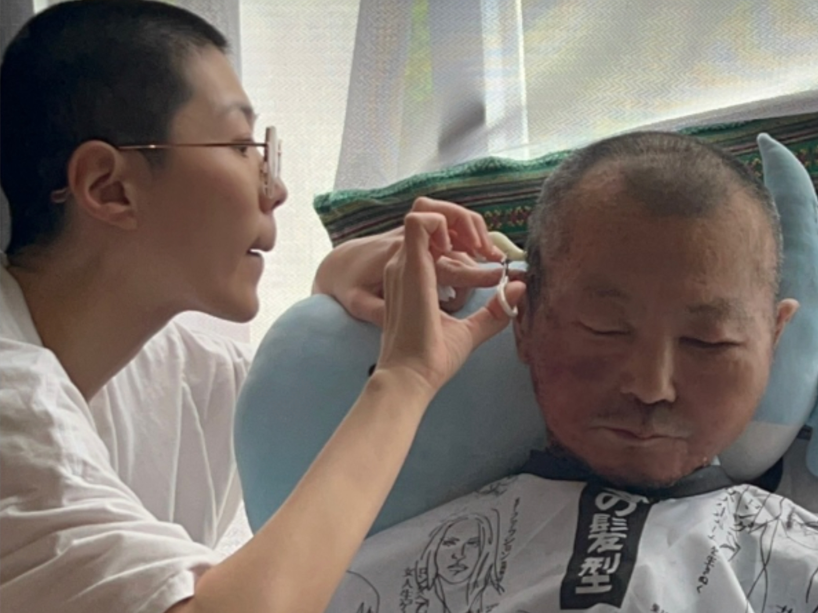 曹雅雯（左）與父親感情緊密。（圖／翻攝曹雅雯臉書）