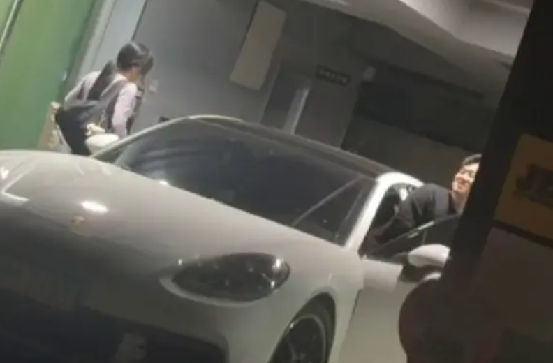 JDB娛樂高層被拍到疑似和女偶像深夜約會。（圖／翻攝自X）
