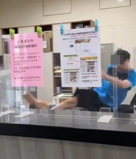 萬能科大男學生暴打舍監導致對方骨折。（圖／翻攝自Threads）