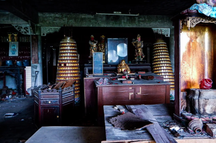 淨因寺內部殘破不堪。（圖／翻攝自Google Maps）