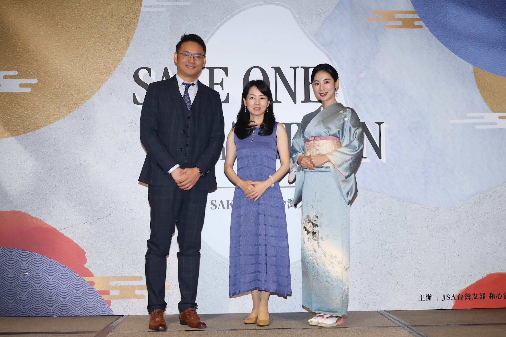 大久保麻梨子（右起）JSA日本清酒協會理事長近藤淳子、心清酒教育創辦人林科成。（圖／和心酒藏提供）