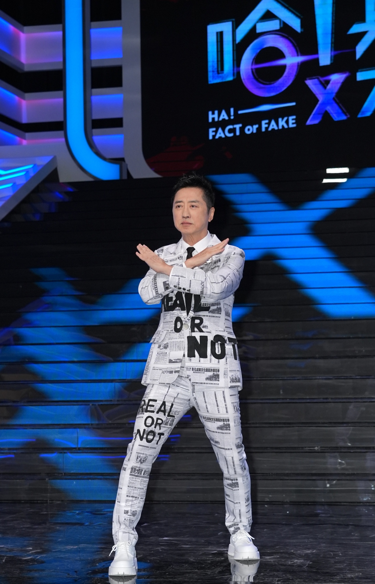 哈林很愛搜尋各種資訊。（圖／記者許方正攝）