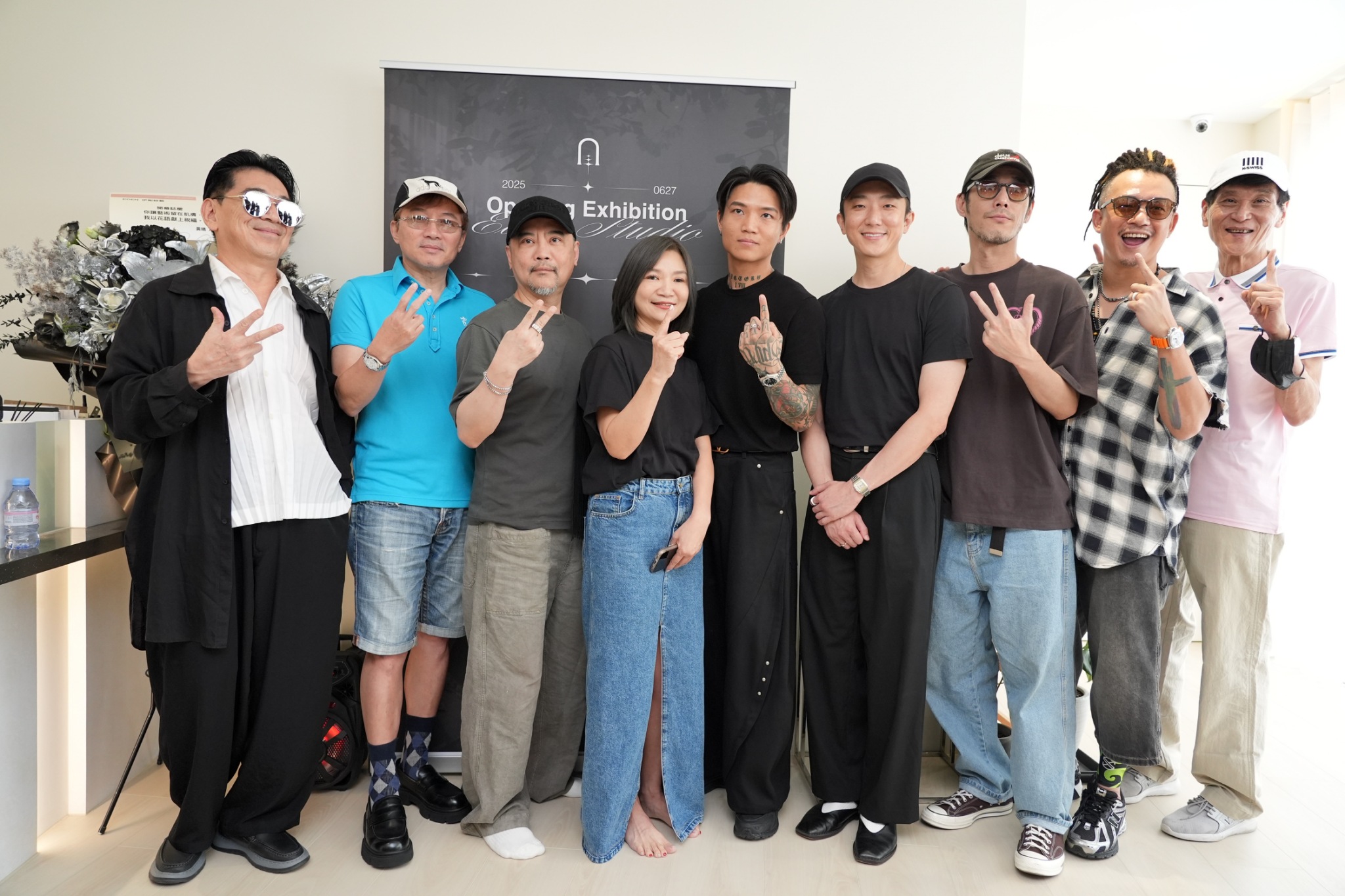 刺青店老闆Vic是《角頭》系列監製張威縯侄子，演員也力挺站台。（圖／記者陳明中攝）