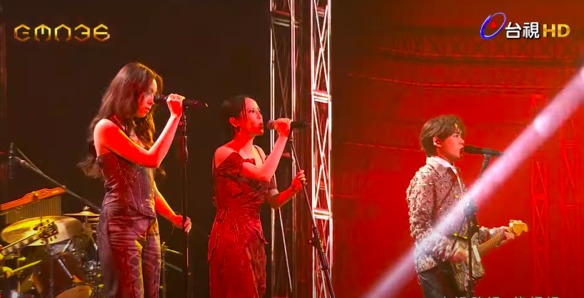 告五人、楊乃文一起站上金曲舞台表演。（圖／翻攝自台視）