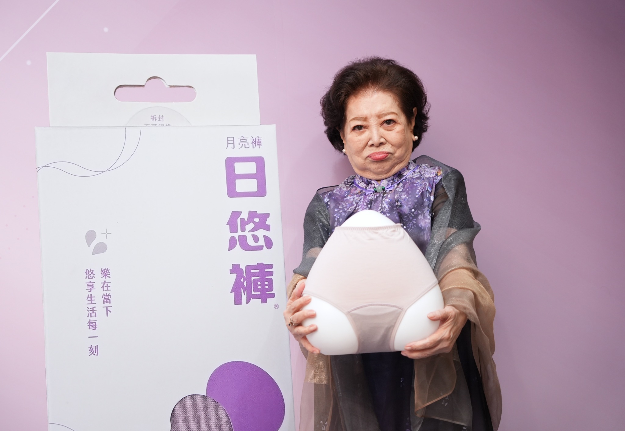 陳淑芳本身不需要穿吸收漏尿褲。（圖／記者陳明中攝）