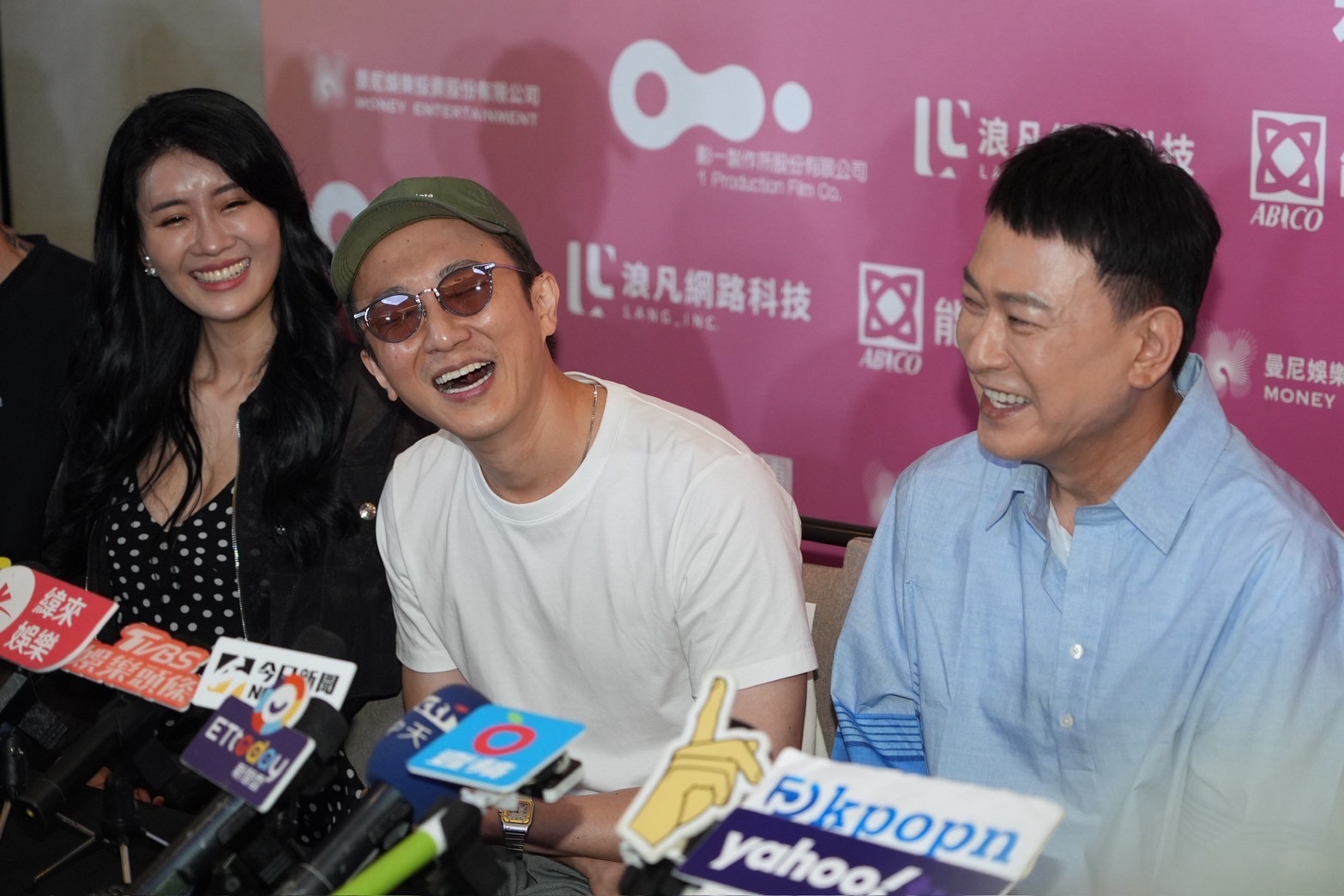 懷秋拍戲哭不出來，前輩王識賢一招精油辣眼幫忙。（圖／記者許方正攝）