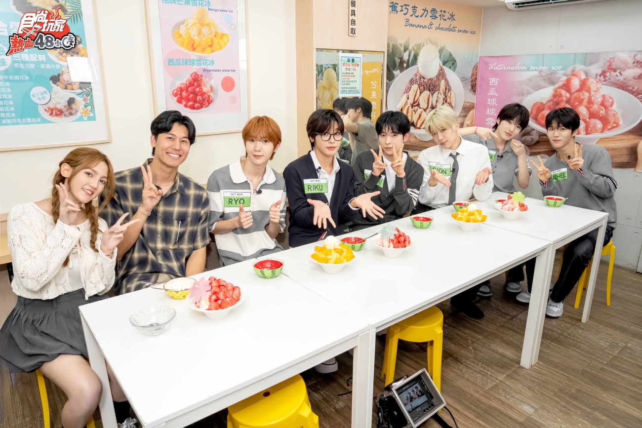 朵拉（左起）、風田招待「NCT WISH」享用清涼消暑的芒果冰。（圖／TVBS提供）