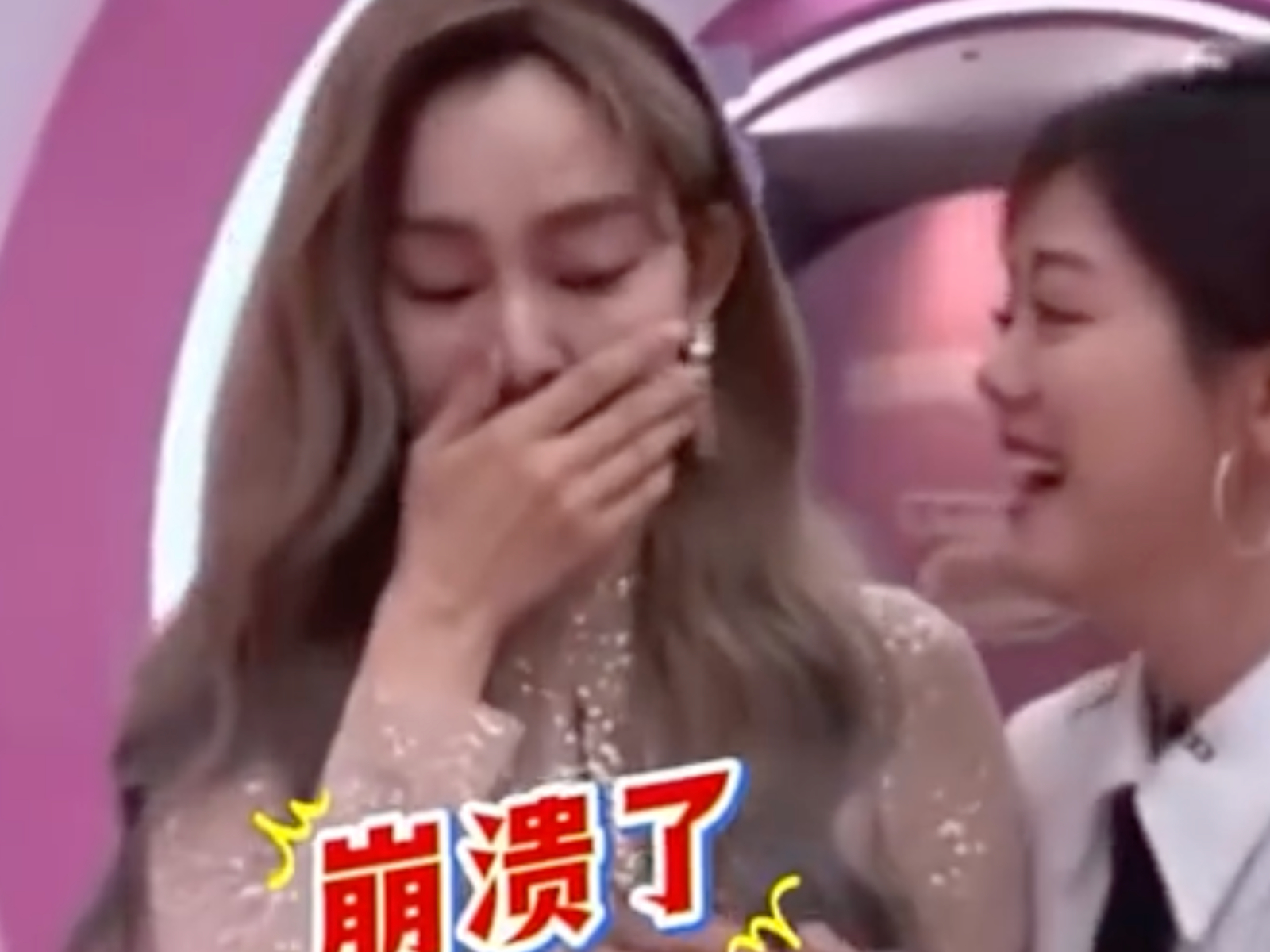 范瑋琪（左）表現不好而傷心。（圖／翻攝微博）