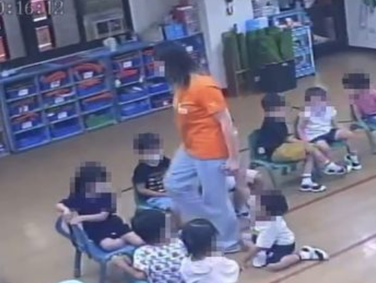 高雄市諾貝爾幼兒園教職員涉嫌虐童。（圖／翻攝畫面）
