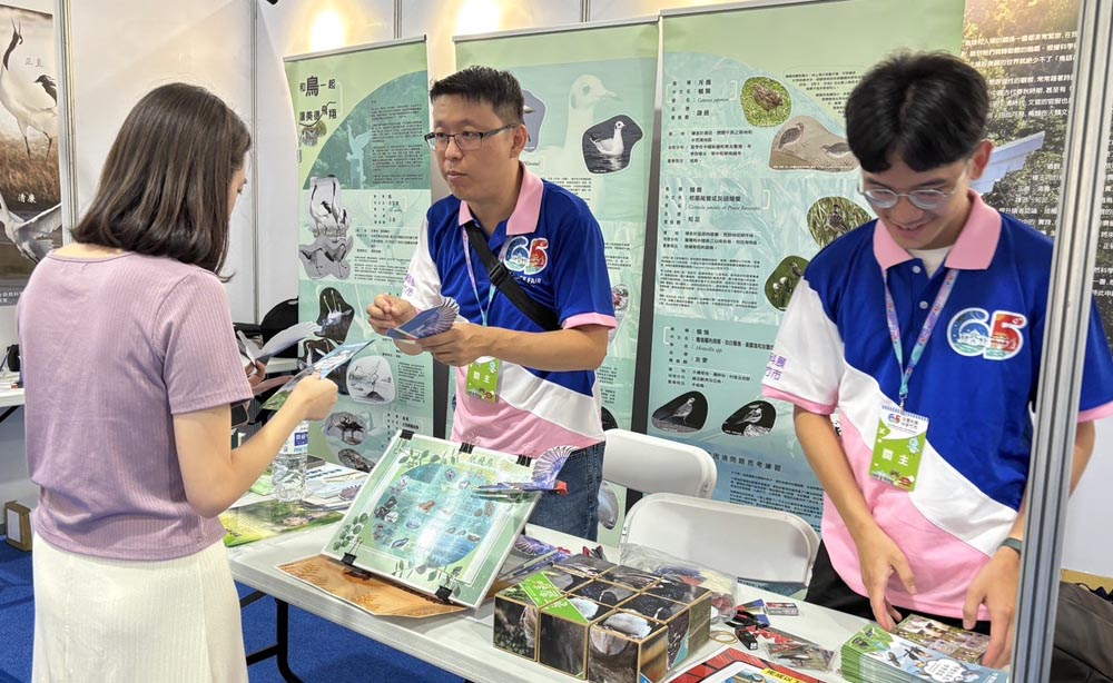 《和鳥一起 讓美德飛翔》電子書將在暑假期間,於鳳凰谷鳥園生態園區進行導讀。(圖/科博館提供)