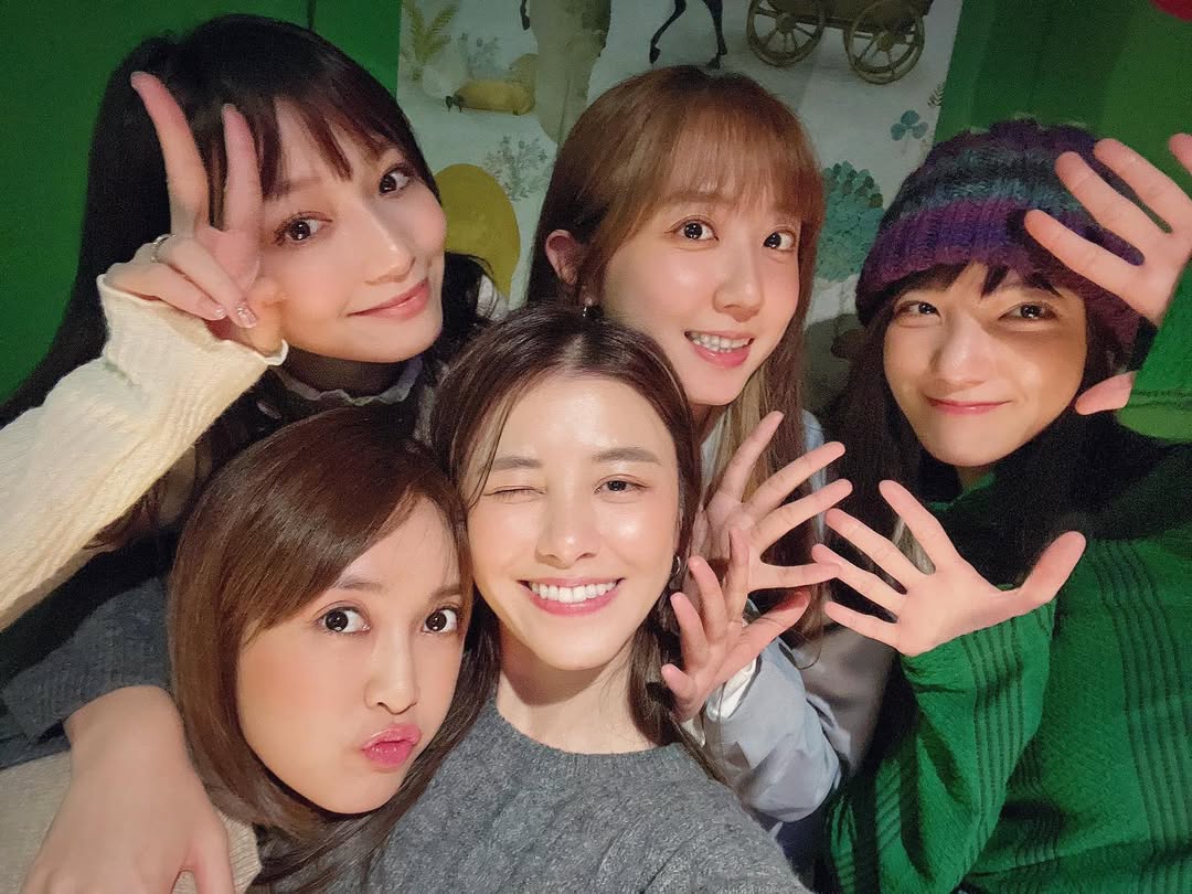 Popu Lady感情很好，大元（左下）、庭瑄（右）。（圖／翻攝庭瑄IG）