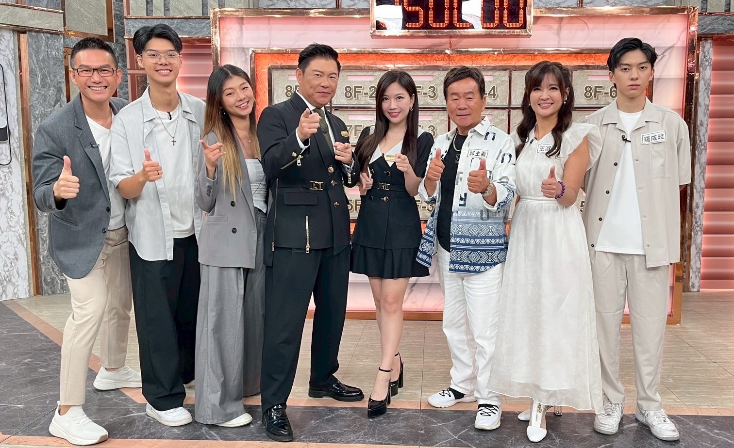 何戎（左起）、何鍇、Kitty、曾國城、蔡尚樺、郭主義、王淑麗及羅成畯。（圖／東森綜合提供）