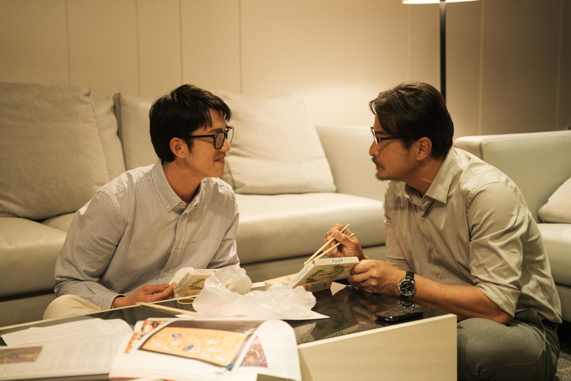 吳慷仁（左）劇中很愛慕李銘順。（圖／CATCHPLAY+提供）