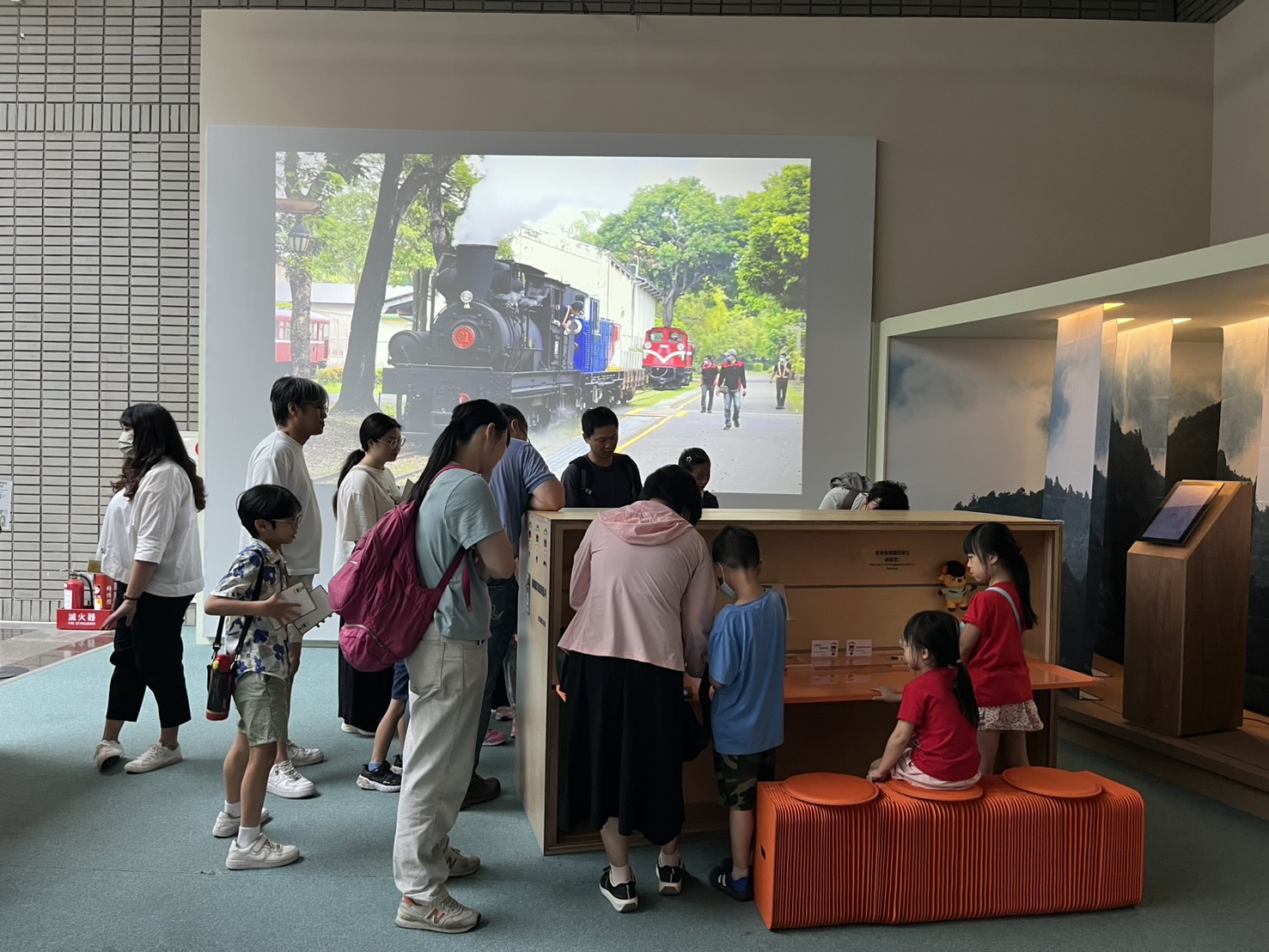 共創互動區吸引大小朋友。（圖／農業部提供）