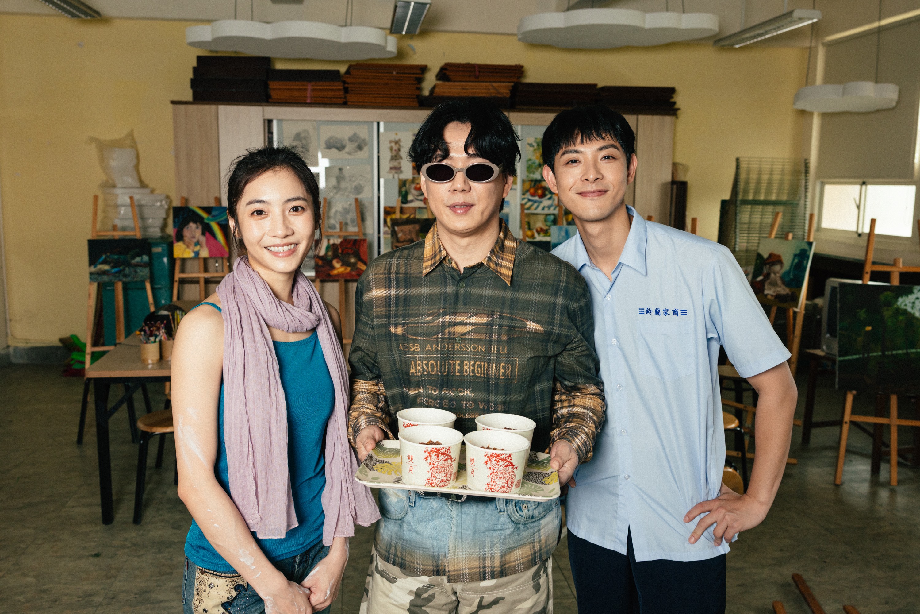 蕭煌奇（中）邀請林映彤、連晨翔演出MV。（圖／華納提供）