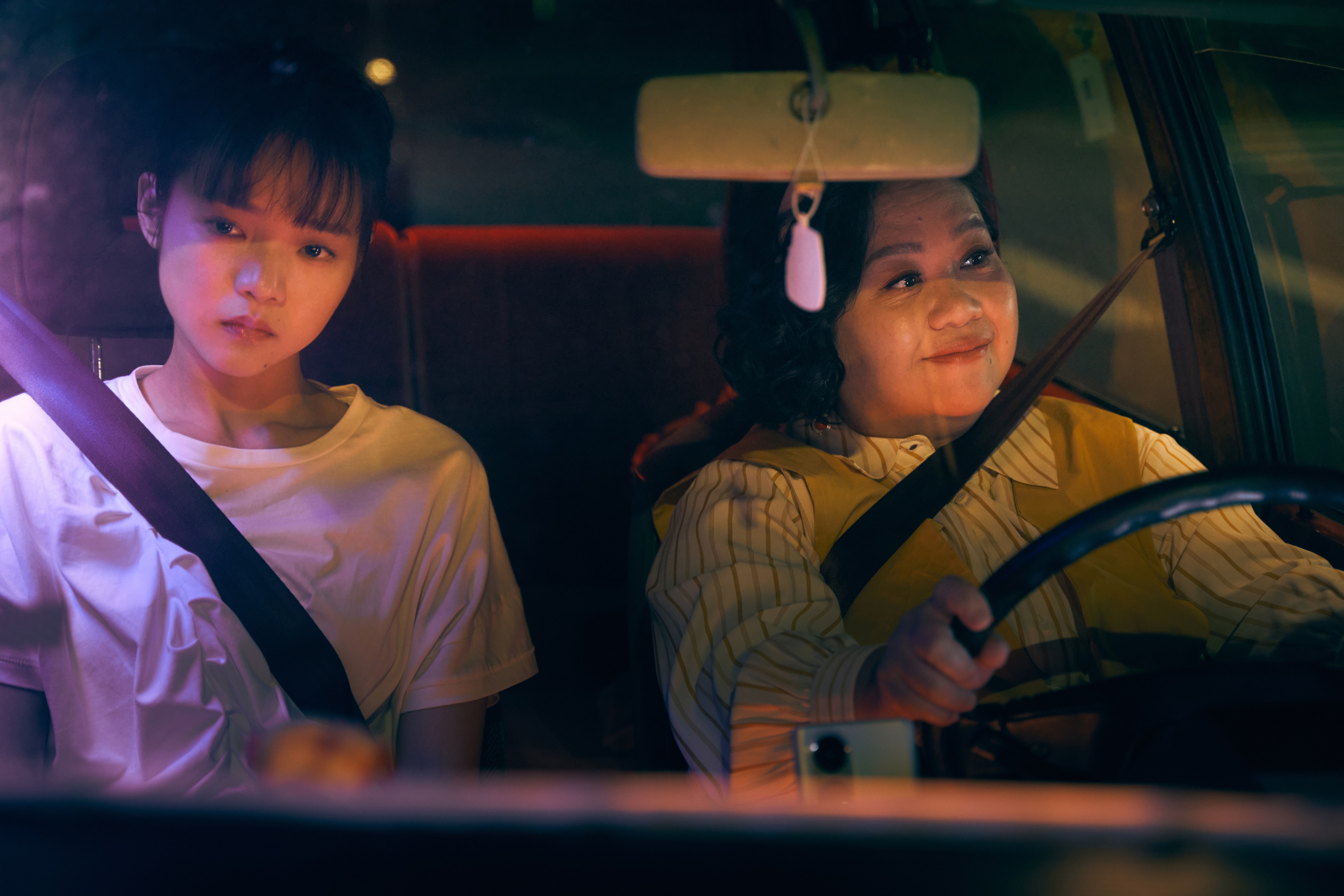 鍾欣凌（右）、林廷憶在《影后》表現深植人心。（圖／Netflix提供）