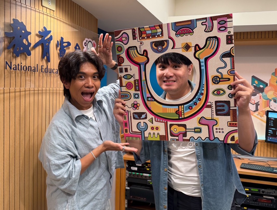 Arase阿拉斯到巫巴克電台節目《Live!聲音實驗現場》宣傳。（圖／子皿有限公司提供）