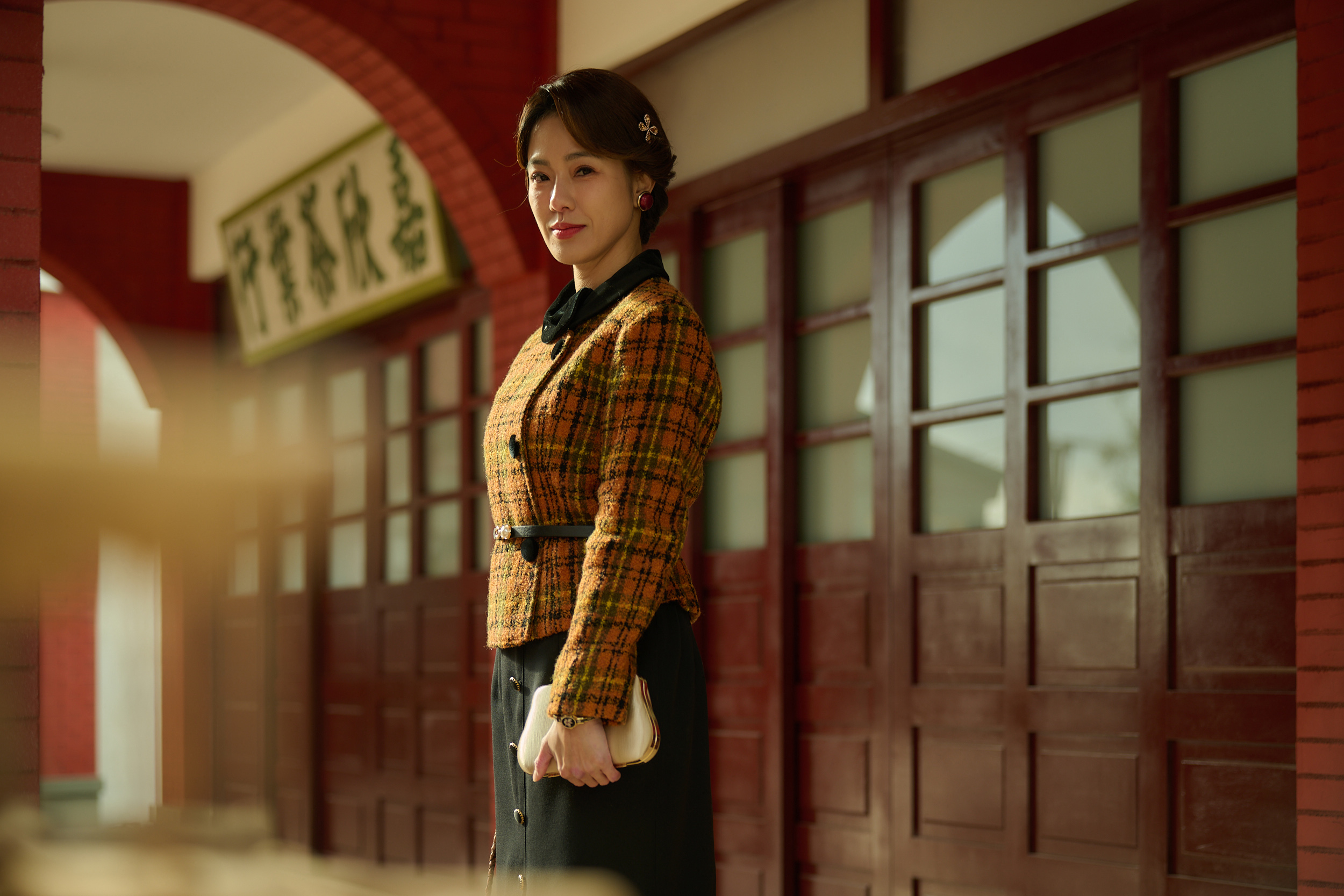黃瑄在台視八點檔《寶島西米樂》飾演的西服店老闆娘。（圖／台視提供）