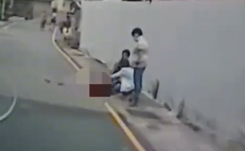 驚！竹市印尼女遭男友「當街拿剪刀猛刺」　身中多刀倒地送醫