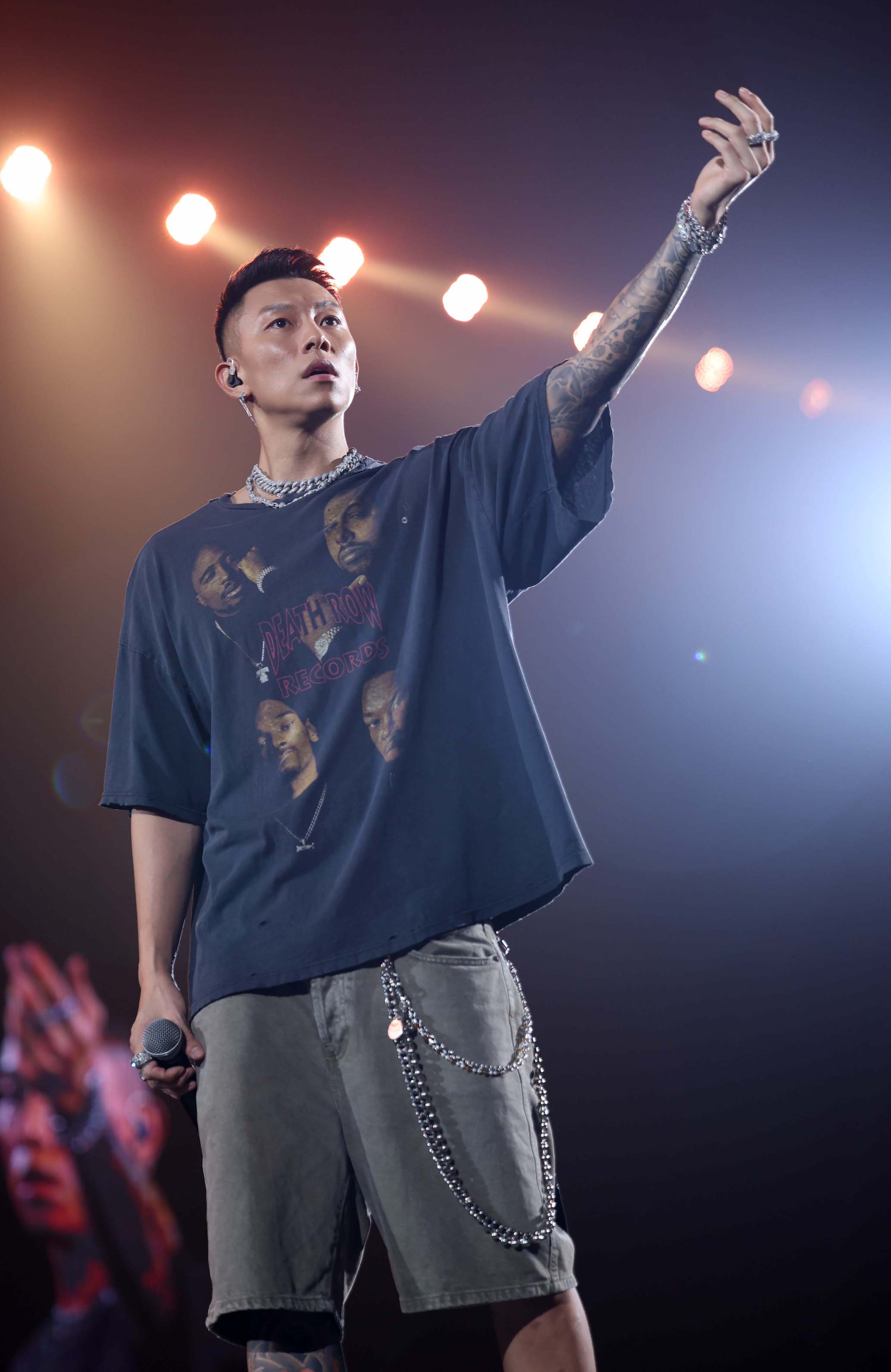 2019年時頑童「單飛不解散」，瘦子則推出個人專輯《OUTTA BODY》。（圖／本色音樂提供）