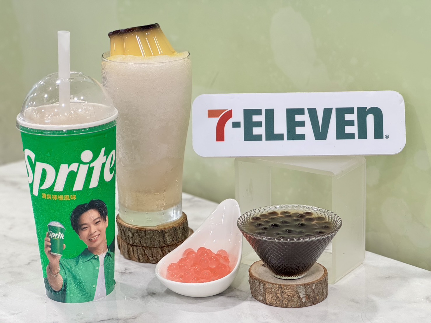 購買「雪碧清爽檸檬風味思樂冰」，加10元就能獲得統一布丁。（圖／7-ELEVEN提供）