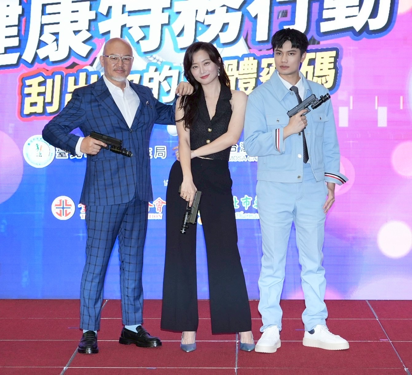 劉亮佐台上不忘提醒趙小僑、劉子銓怎麼擺姿勢。（圖／記者許方正攝）