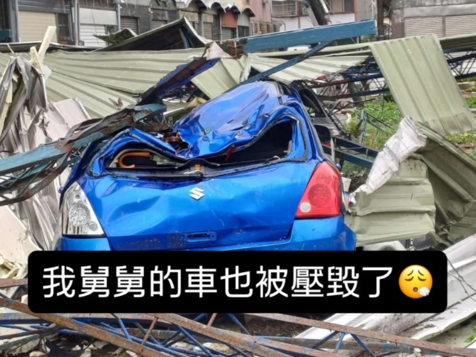 鳳梨舅舅車停路邊被砸爛。（圖／翻攝鳳梨IG)