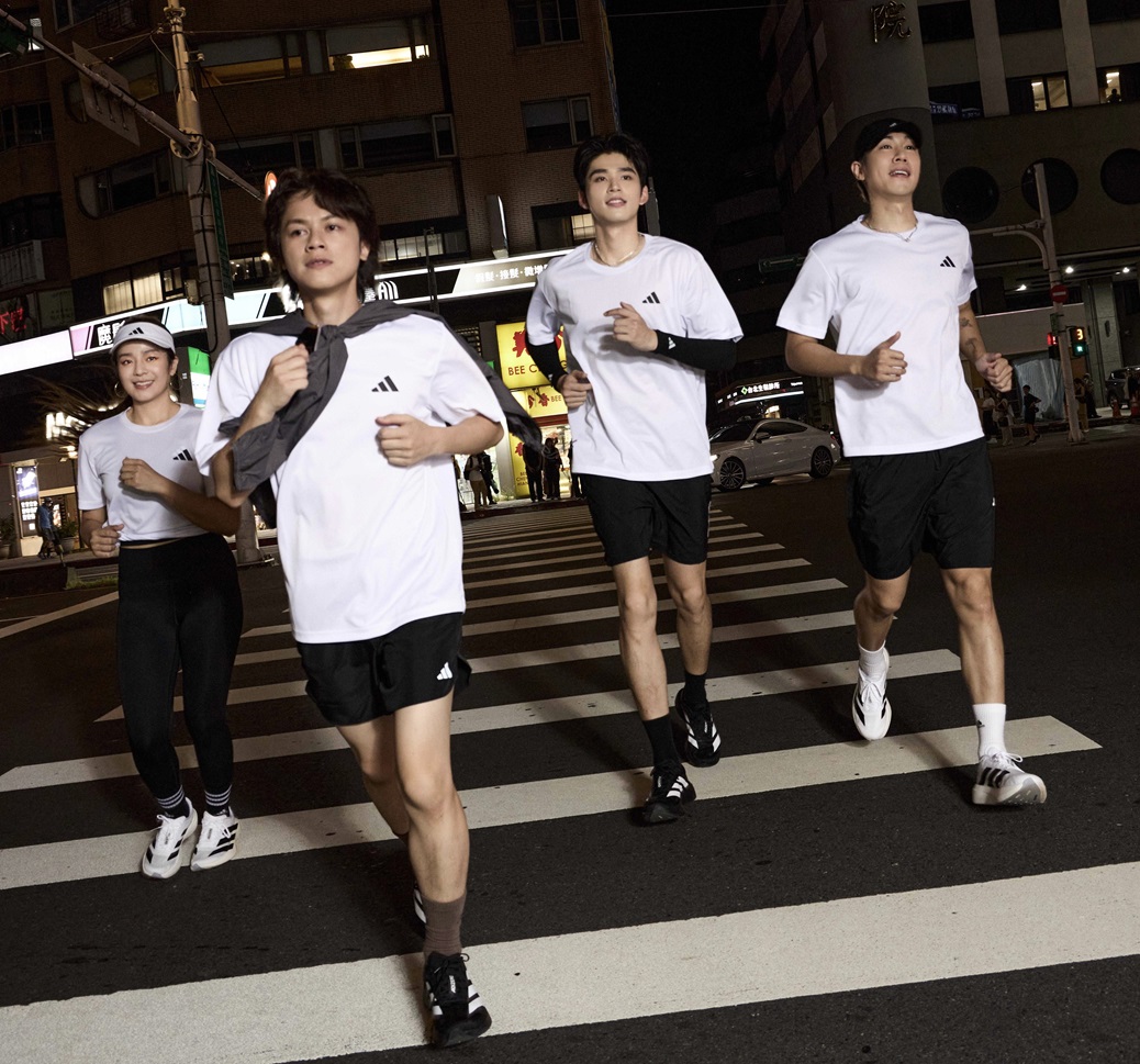 adidas邀請知名創作者HowHow、Peggy一起在城市中奔跑。（圖／adidas提供）