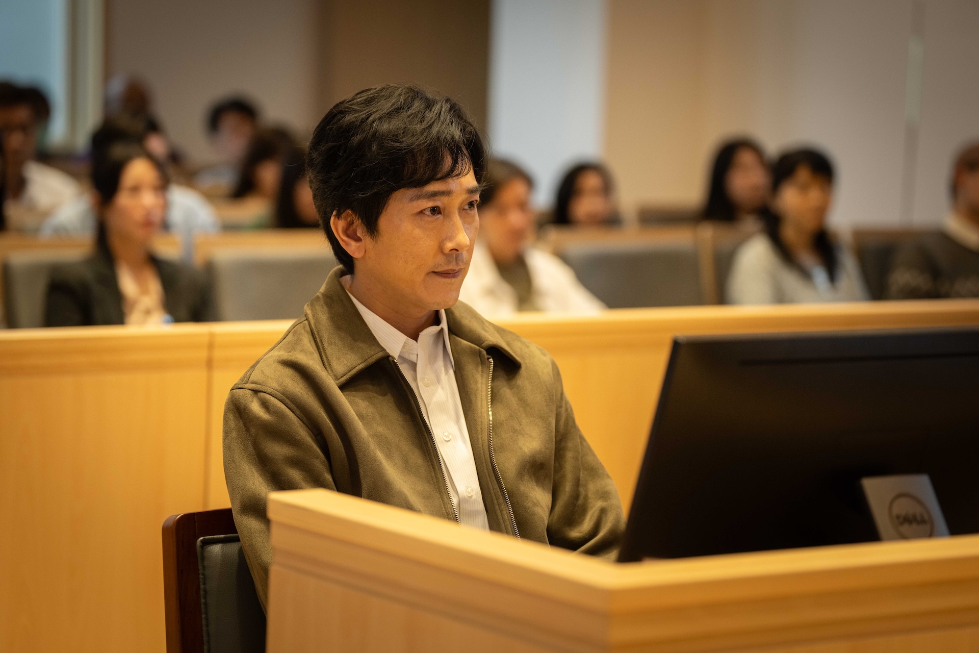 施名帥是《與惡》精神鑒定醫師，驚喜在第二季客串。（圖／ CATCHPLAY+、公視、大慕可可提供）
