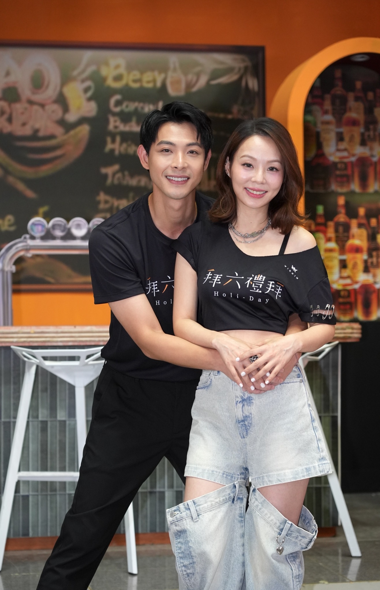連晨翔（左）抱不是老婆的孫淑媚。（圖／記者陳明中攝）