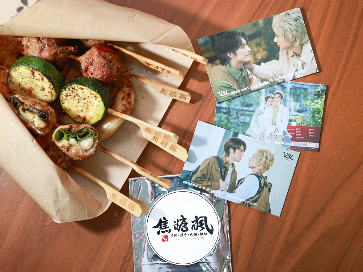 粉絲們為了蒐集整套喜愛的大熱CP小卡，不斷回訪焦糖楓。（圖／焦糖楓提供）