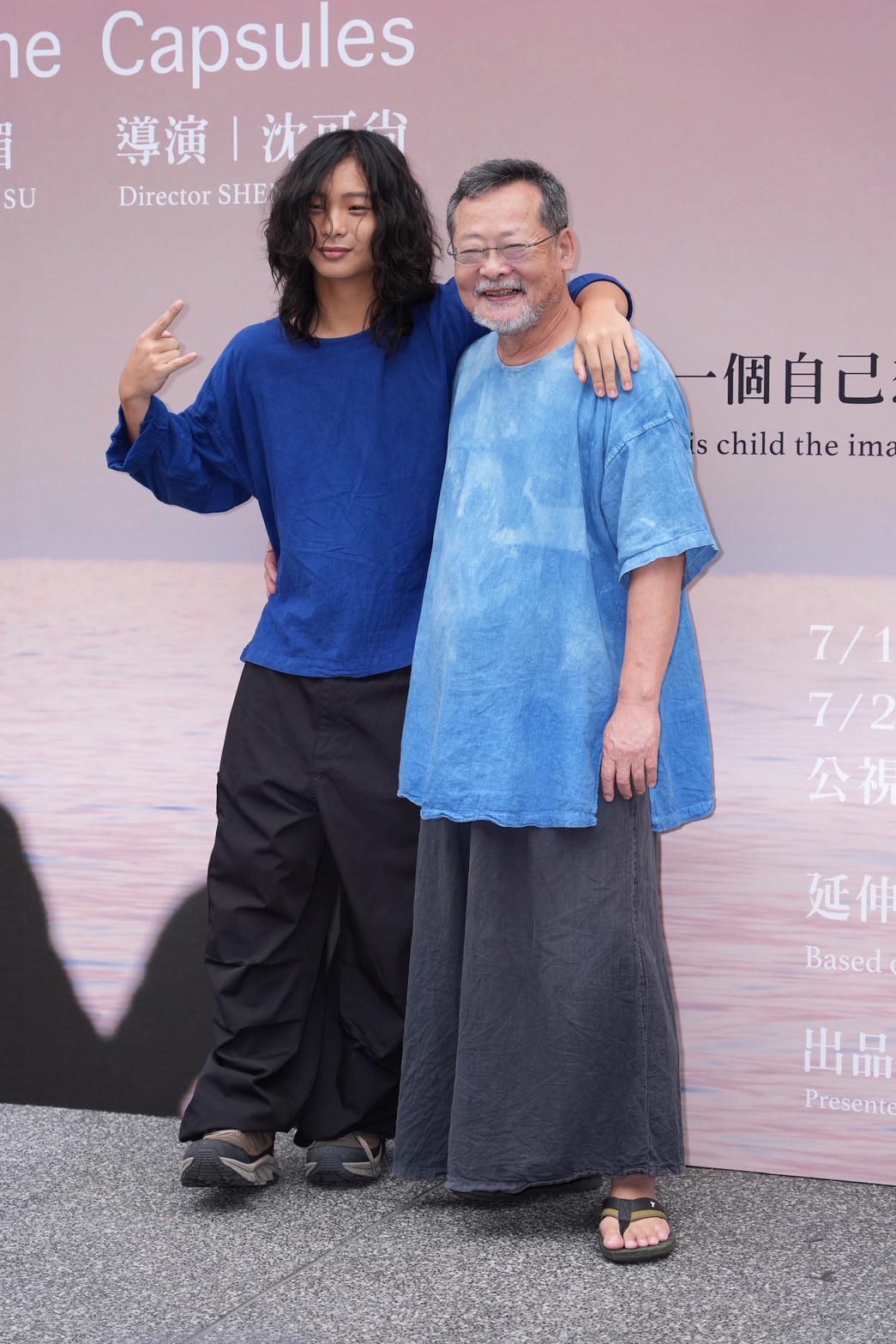 台灣民謠大師陳明章與17歲兒子陳言祐。（圖／記者許方正攝）