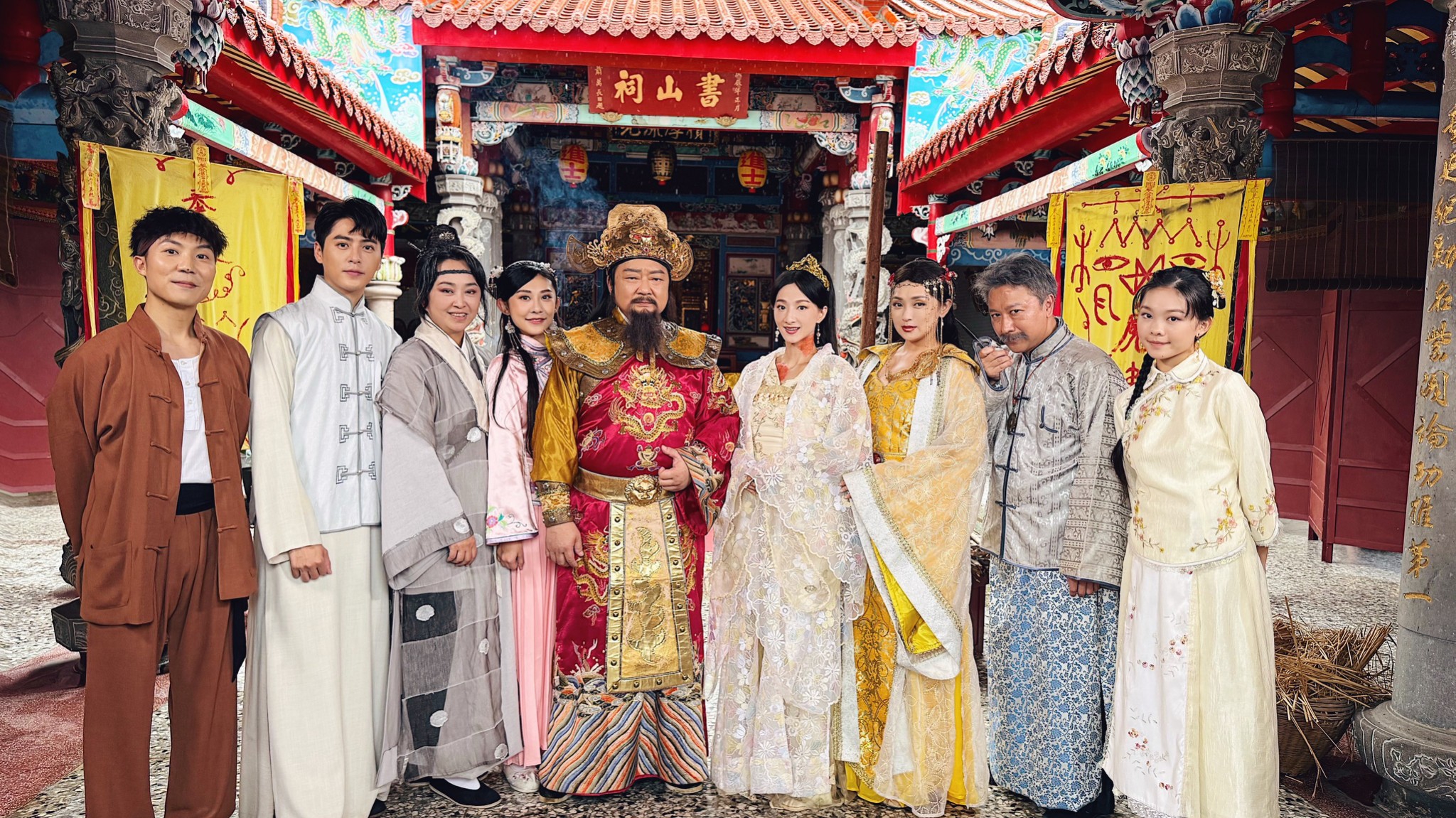 〈溜寶貝安太歲〉劇情圍繞金蛇年與乙巳太歲吳遂星君所創作的人蛇戀傳奇。。（圖／三立提供）