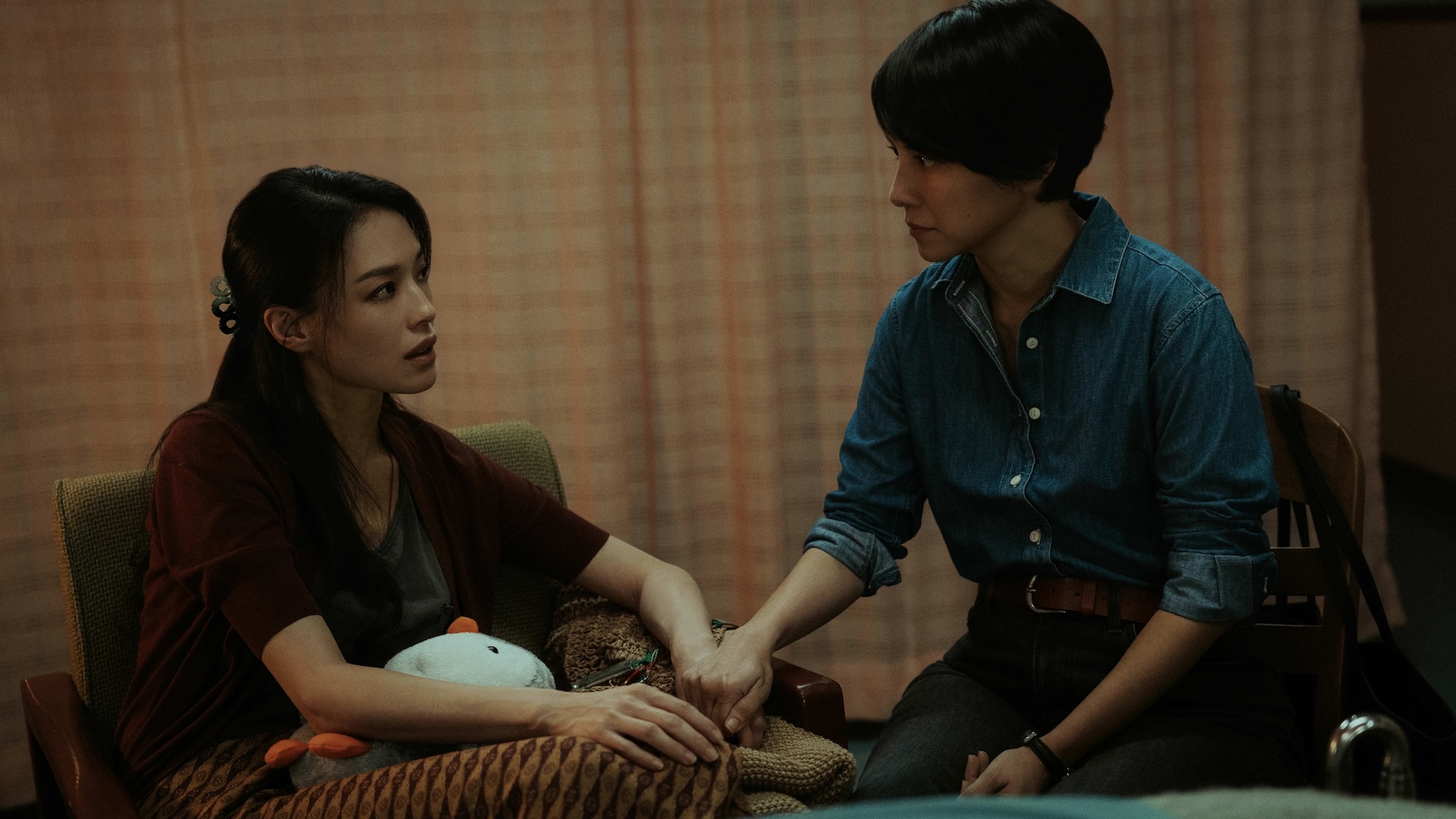 舒淇（左）、李心潔回歸小螢幕主演《回魂計》令人期待。（圖／Netflix提供）