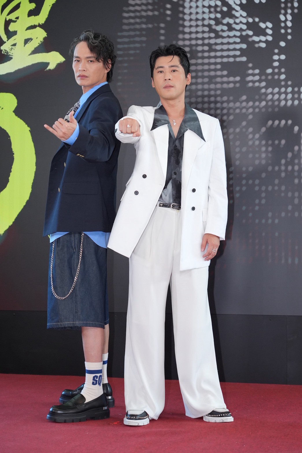 黃鐙輝、黃迪揚成為「第六十屆金鐘獎」綜藝類類星光大道主持人。（圖／記者許方正攝）