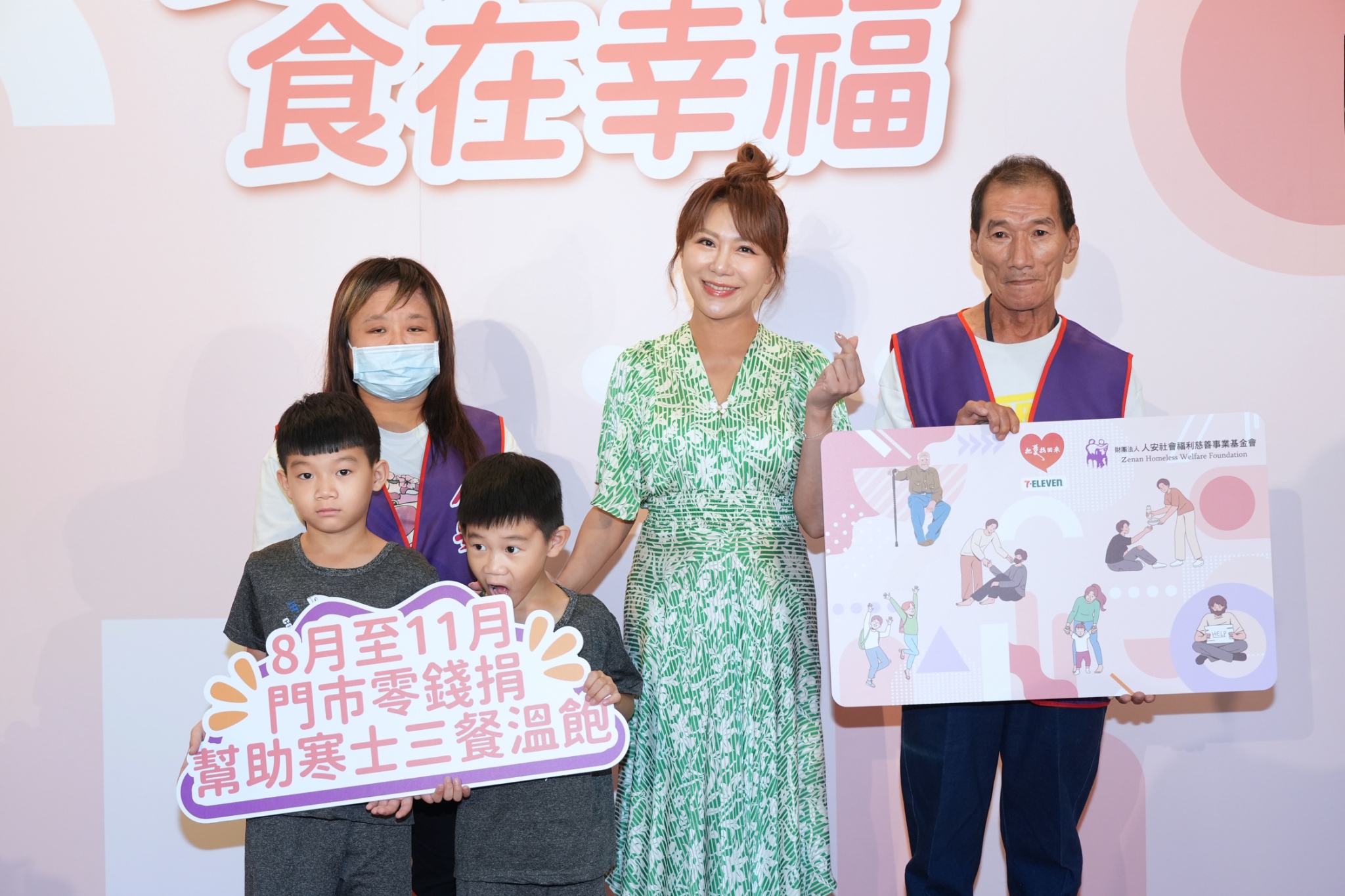 佩甄（中）出席公益活動。（圖／記者陳明中攝）