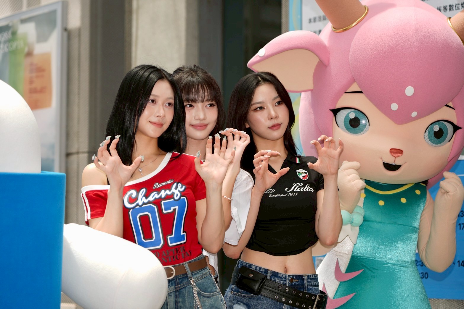 XXIN（左起）、采甄、Ayeon。（圖／記者陳明中攝）