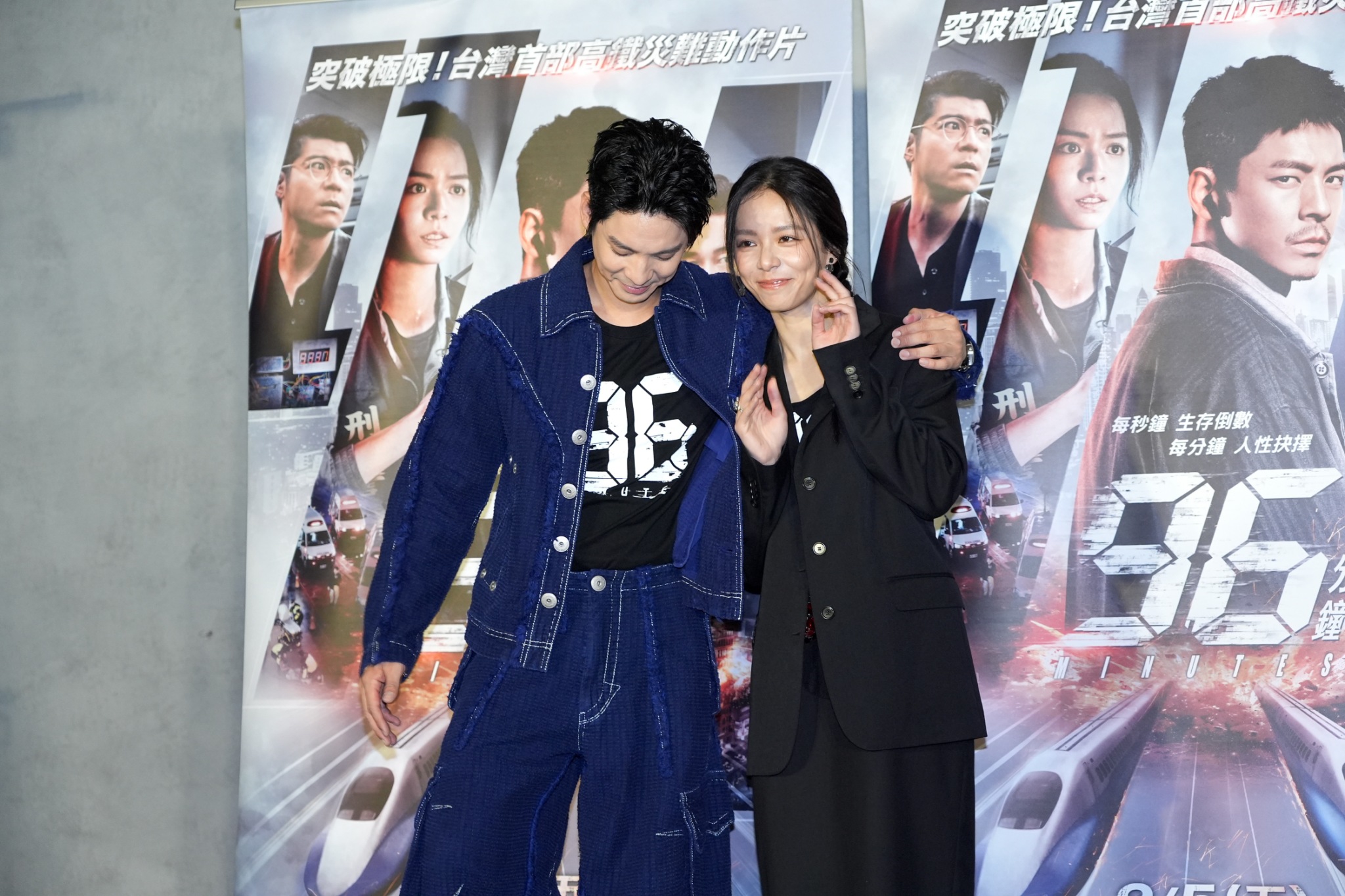 林柏宏（左）要抱不抱宋芸樺。（圖／記者陳明中攝）